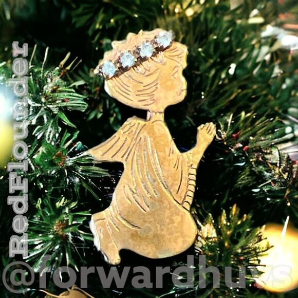 Vintage Gold Tone Angel Praying with Rhinestone Halo Brooch - Picture 8 of 9